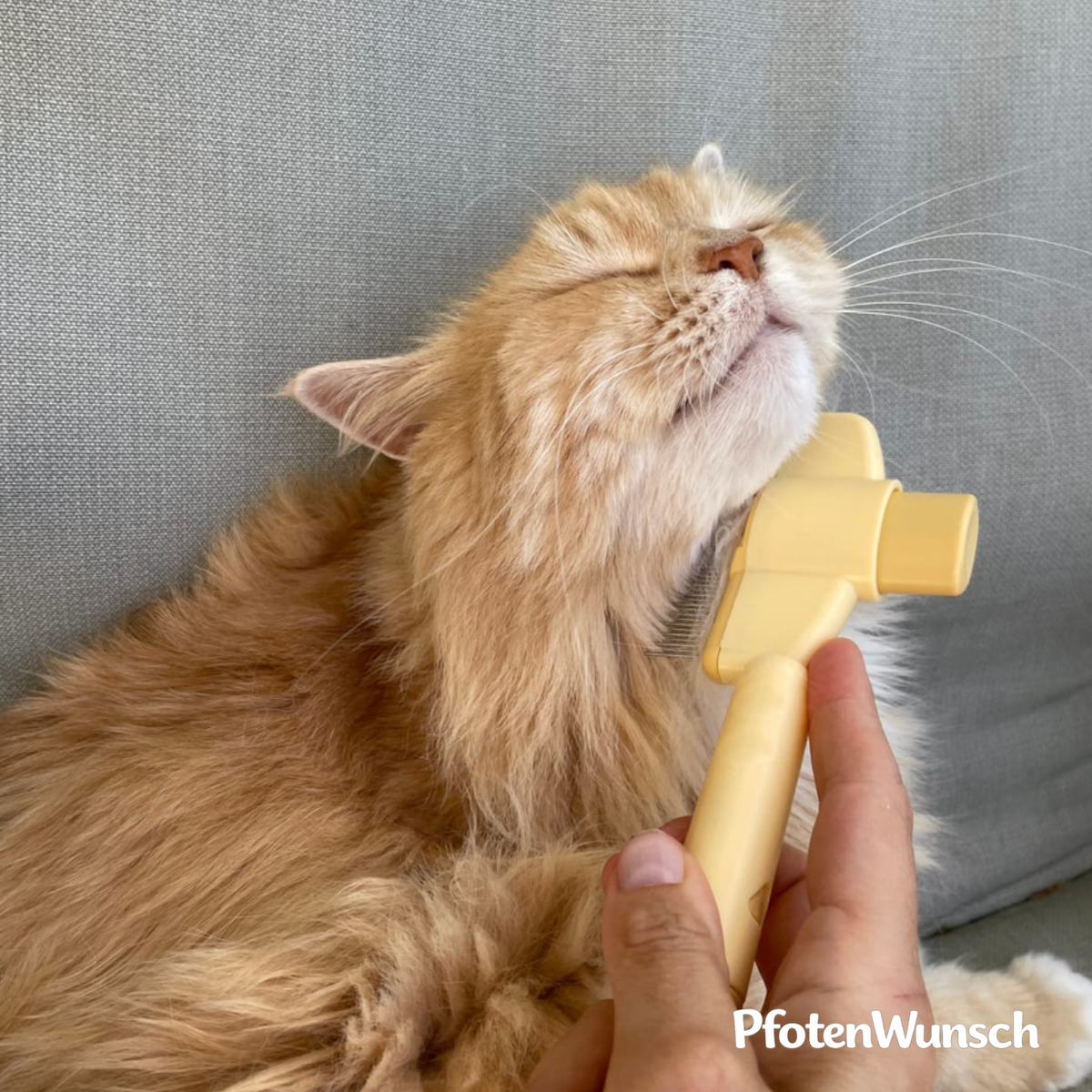 One-click detangling brush